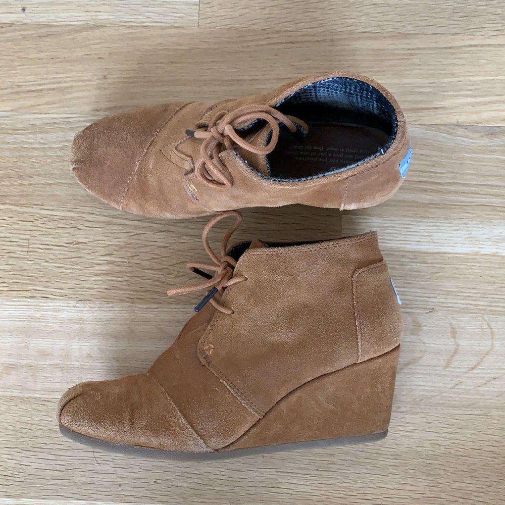 Toms wedge bootie size 8 1/2 cognac